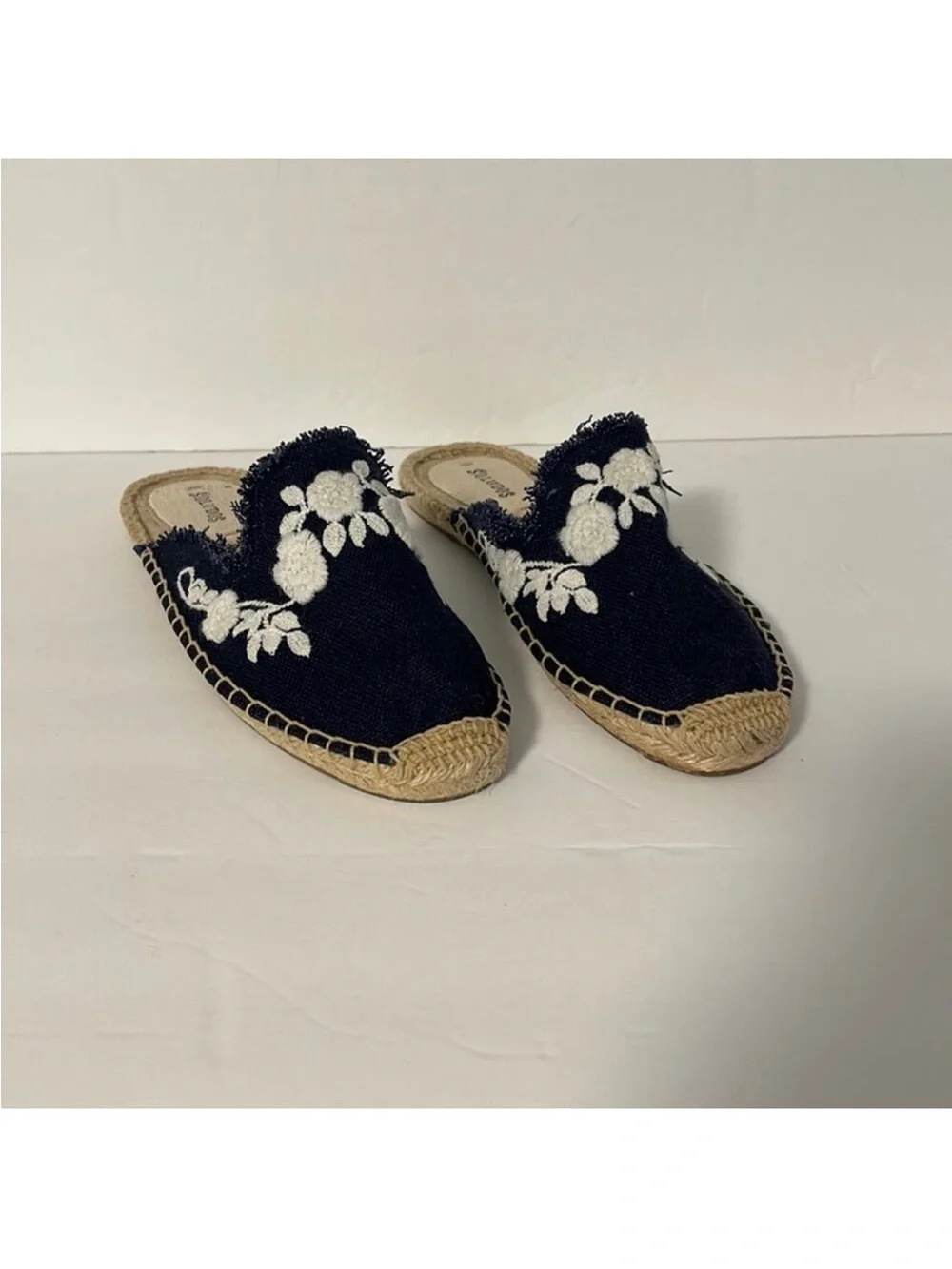 Soludos Espadrilles Slip on Flower Motif Summer Travel Beach vacation Size 8
